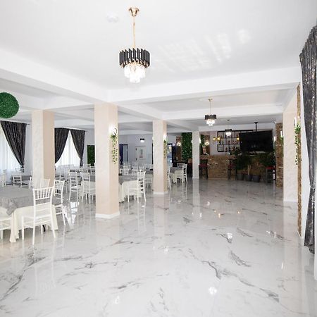 Rem Garden Hotell Novaci-Străini Exteriör bild