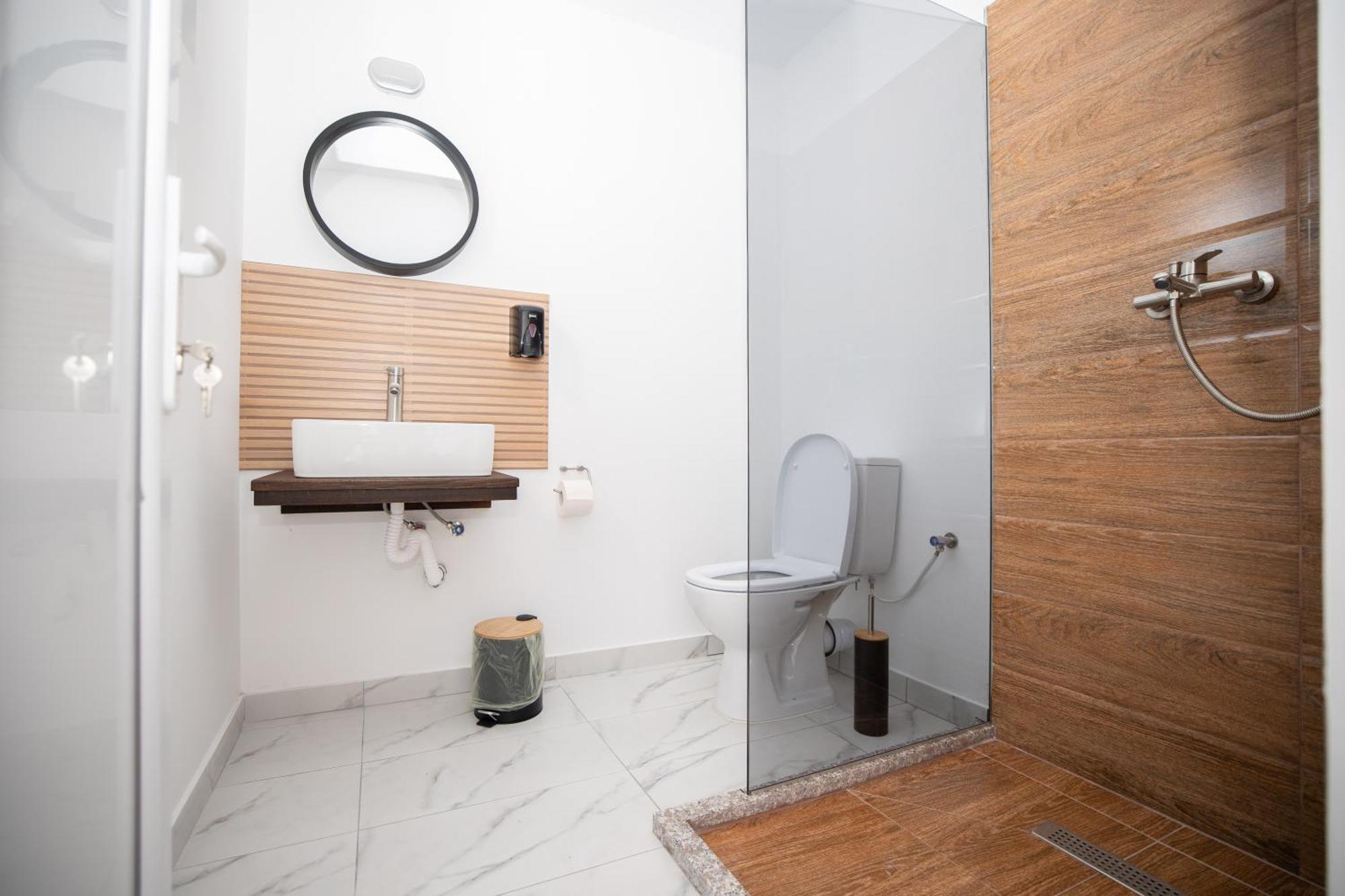Rem Garden Hotell Novaci-Străini Exteriör bild