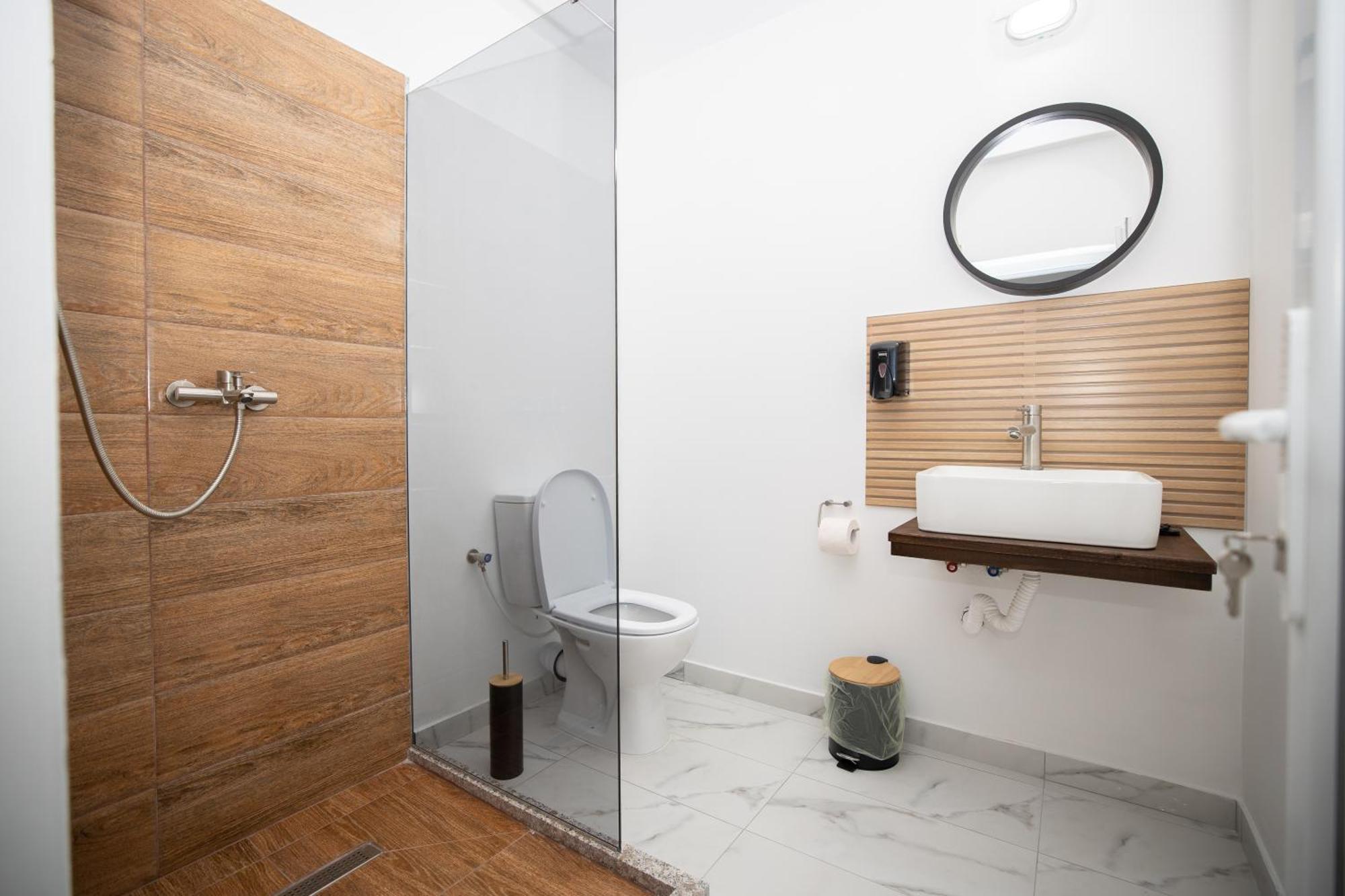 Rem Garden Hotell Novaci-Străini Exteriör bild